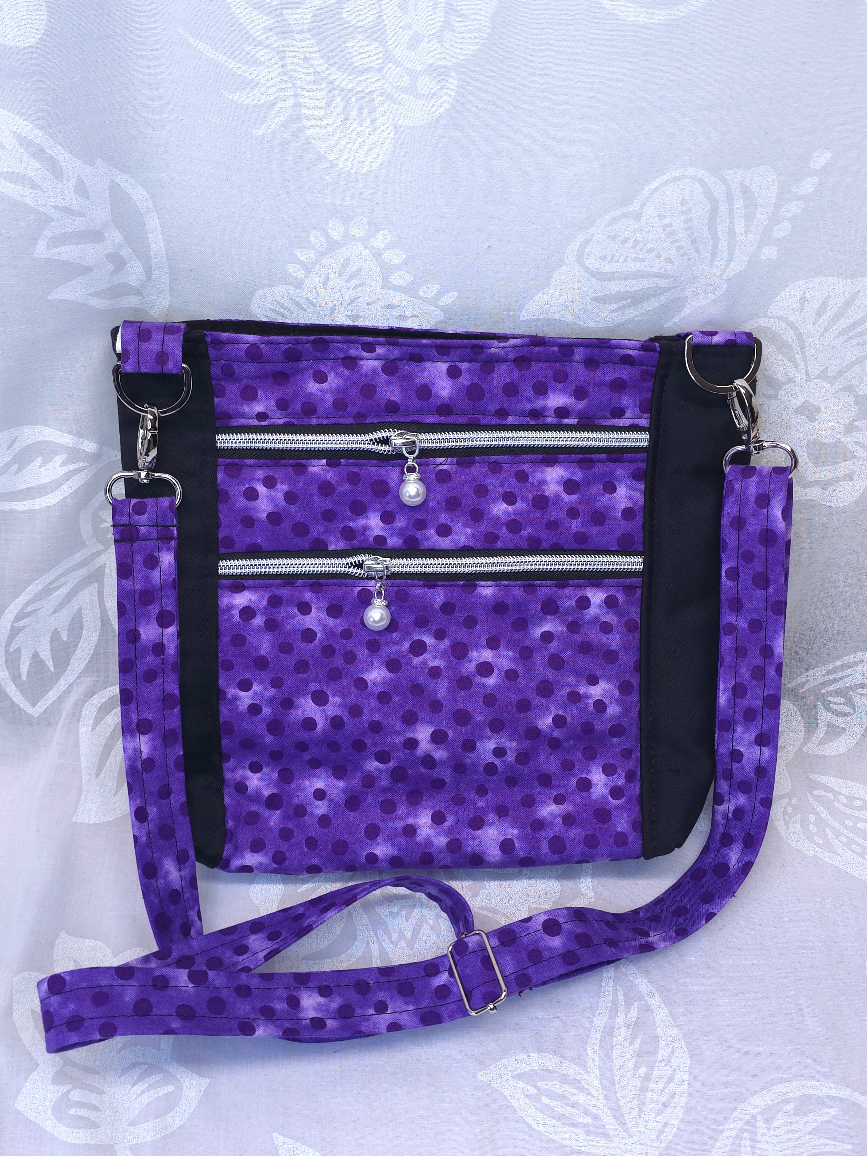 Crossbody m aftagelig håndsyet strop