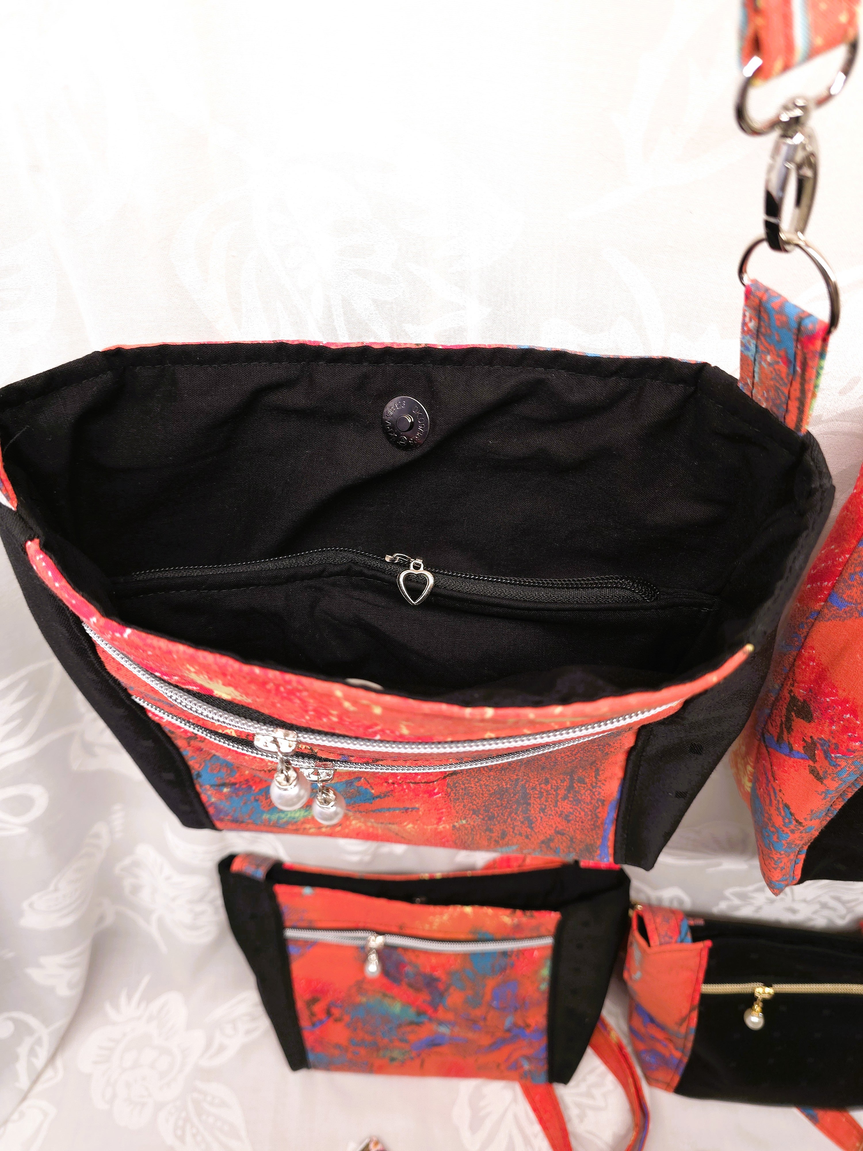 Crossbody m aftagelig håndsyet strop